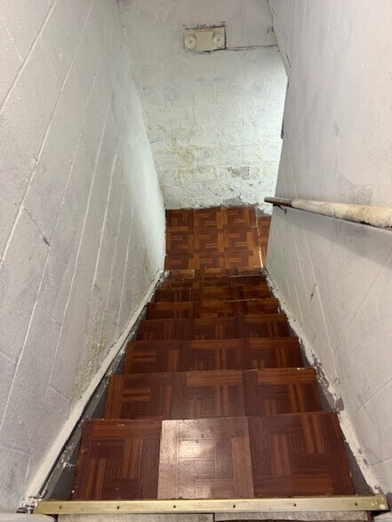 More Photos Of 78 W Walton Blvd, Pontiac Office For Sale