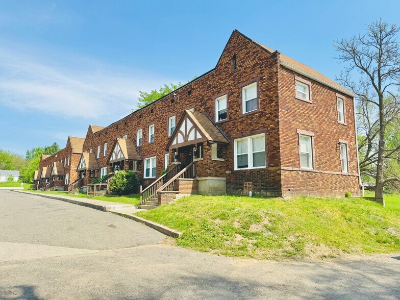 More Photos Of 25 Maynard Ct, Pontiac Apartments For Sale