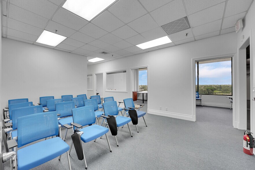 More Photos Of 2328 10th Ave N, Lake Worth Office For Lease