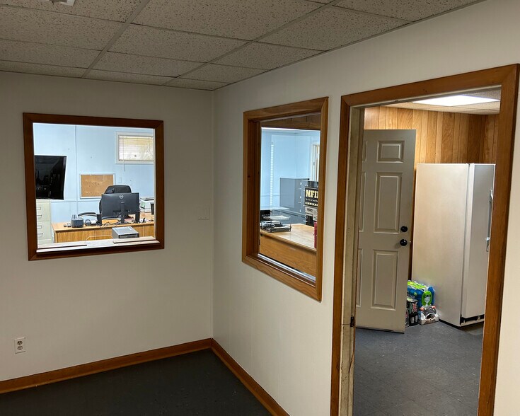 More Photos Of 515 S Noble St, Anniston Light Distribution For Sale