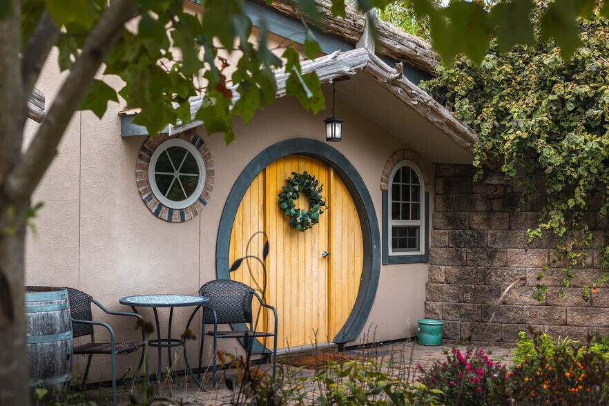 More Photos Of 295 Panthers Den Rd, Makanda Hotel For Sale