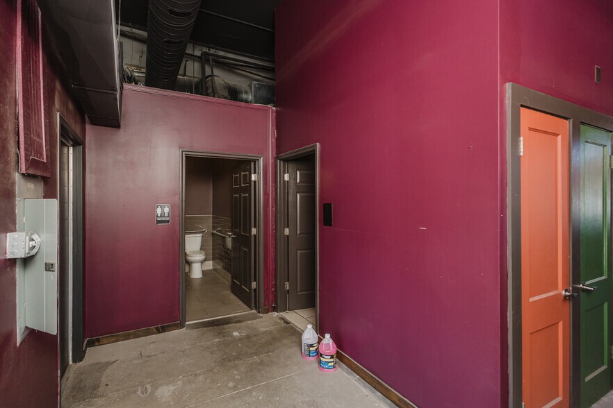 More Photos Of 1001 W Douglas Ave, Wichita Storefront For Sale