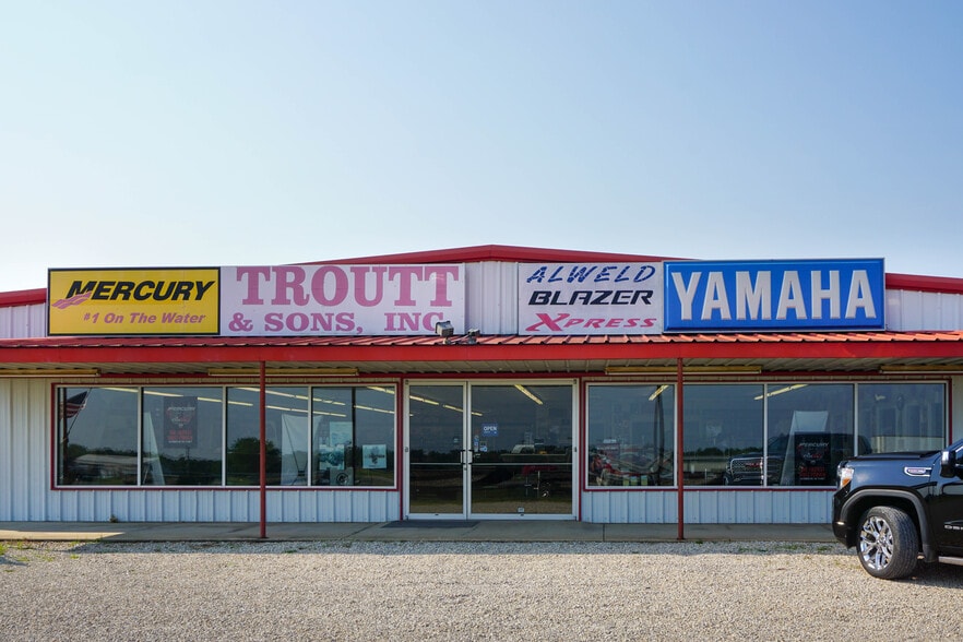 More Photos Of 18050 County Road 1000, Saint James Storefront For Lease