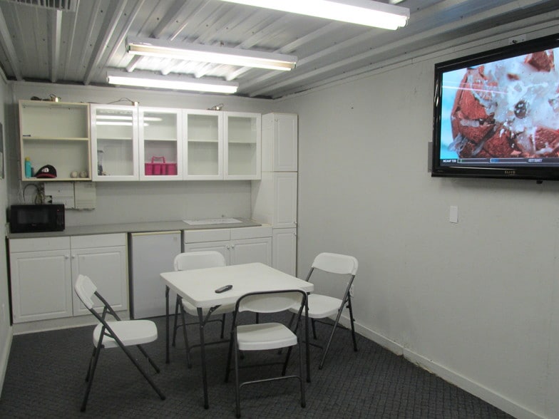 More Photos Of 1204 N Rome Ave, Tampa Warehouse For Lease