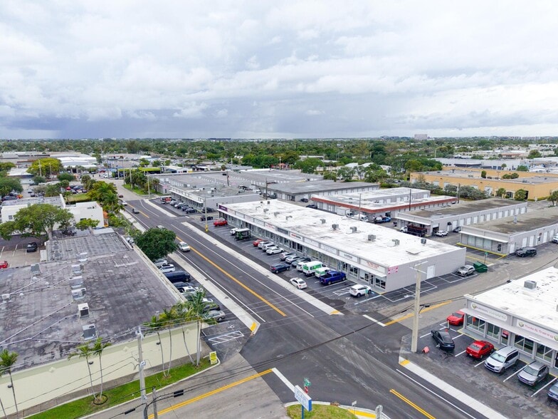 More Photos Of 1001-1099 NE 45th St, Fort Lauderdale Storefront For Lease