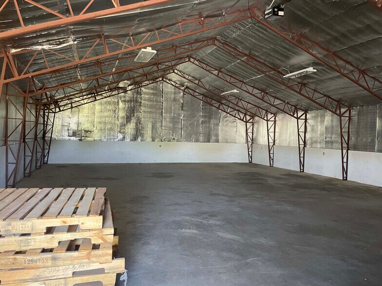 More Photos Of 16525 Highway 65 S, Damascus Warehouse For Sale