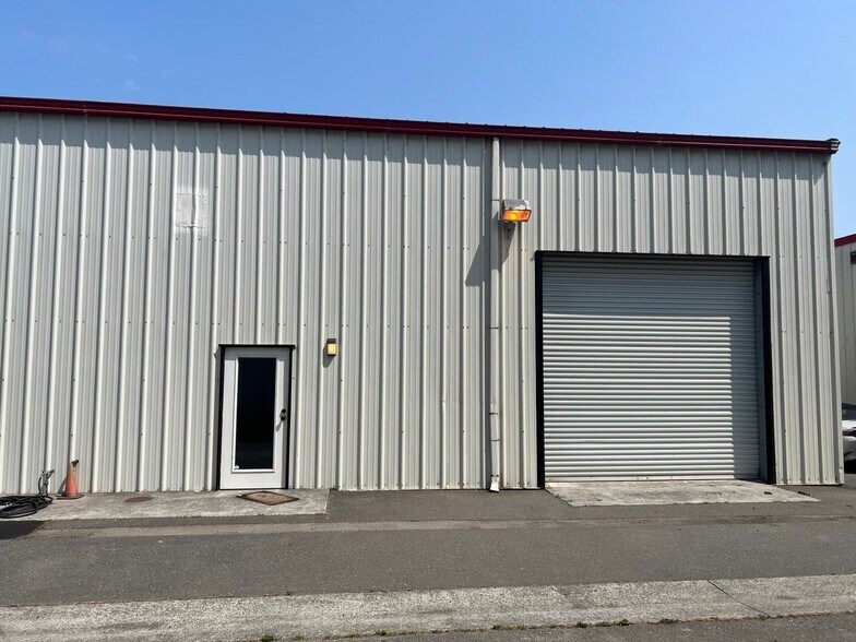More Photos Of 716 W Cedar St, Eureka Warehouse For Lease