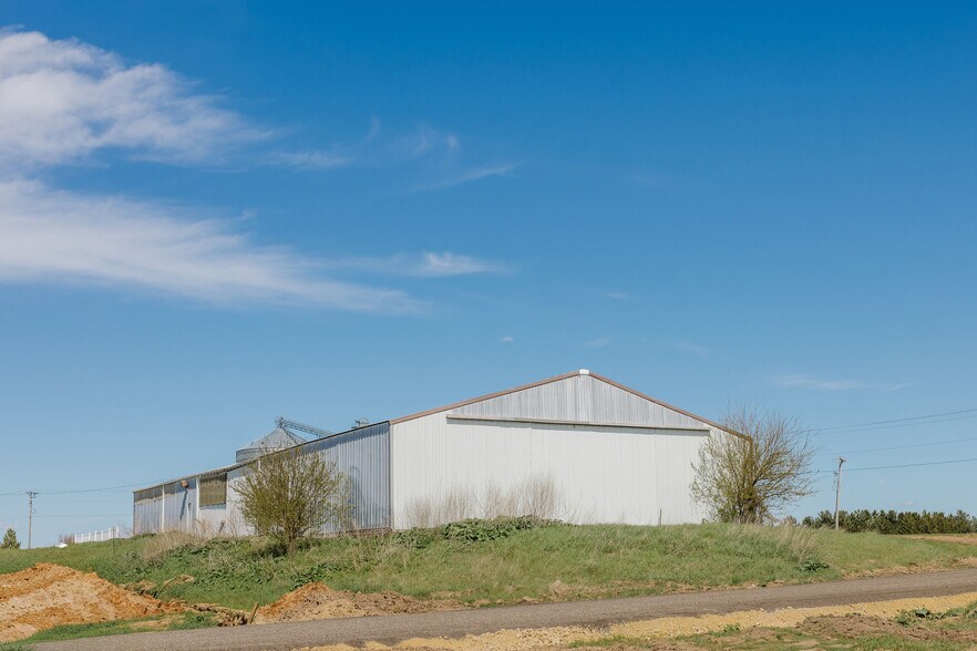 More Photos Of 674 County Road O, Mineral Point Warehouse For Sale