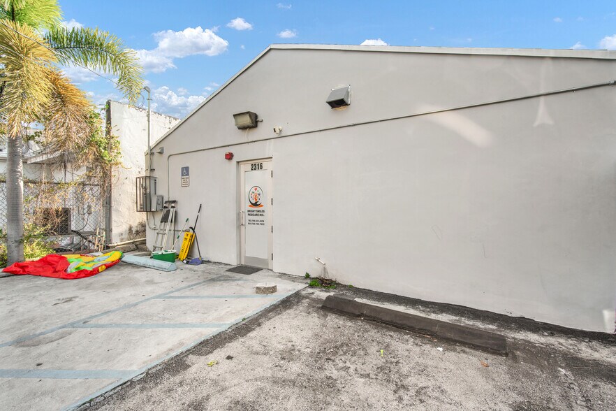 More Photos Of 2316 S Red Rd, Miami Medical For Sale