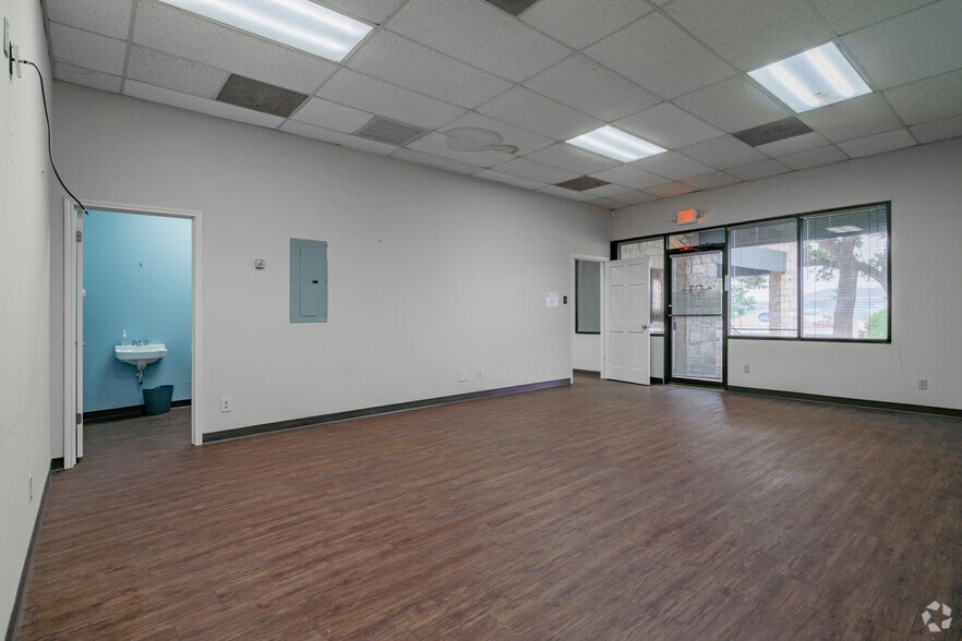More Photos Of 1400-1460 Sidney Baker St, Kerrville Office For Lease