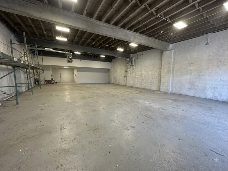 More Photos Of 11 Prospect Ave, Hewlett Warehouse For Lease