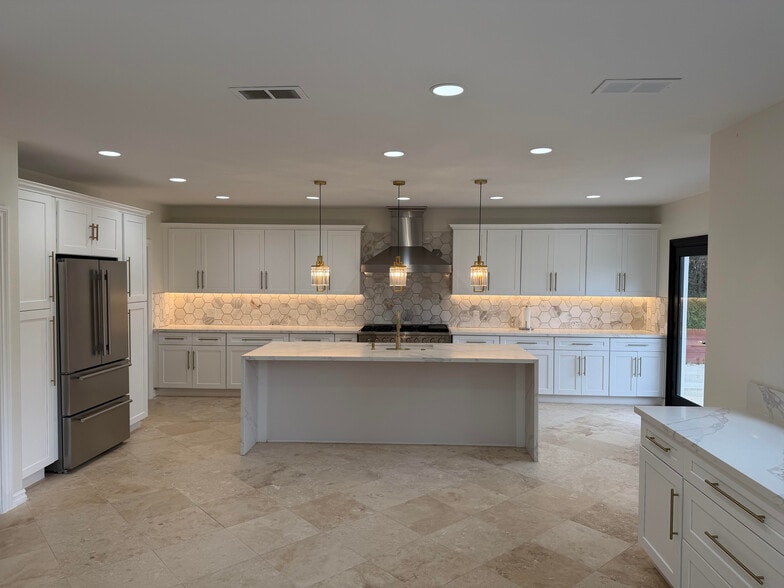 More Photos Of 1301 N Beverly Dr, Beverly Hills Specialty For Sale