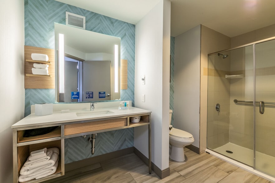 More Photos Of 4400 North Fwy, Fort Worth Hotel For Sale