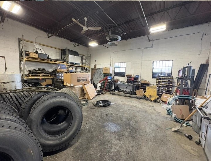 More Photos Of 110-112 Florida St, Farmingdale Warehouse For Sale