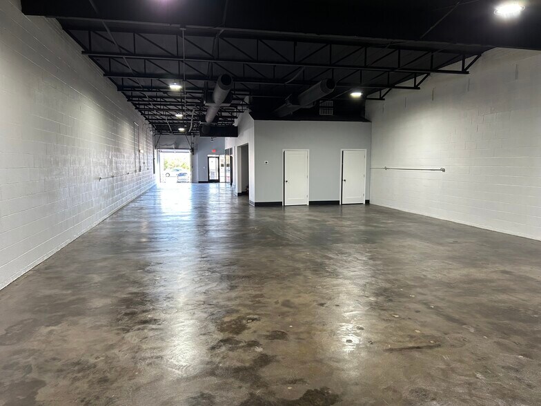More Photos Of 1345 Conant St, Dallas Flex For Lease