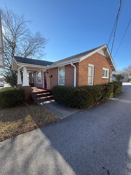 More Photos Of 307 W Antrim Dr, Greenville Medical For Lease