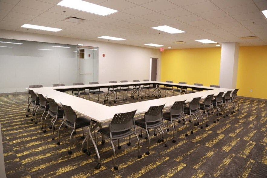 More Photos Of 1 Highwood Dr, Tewksbury Unknown For Lease