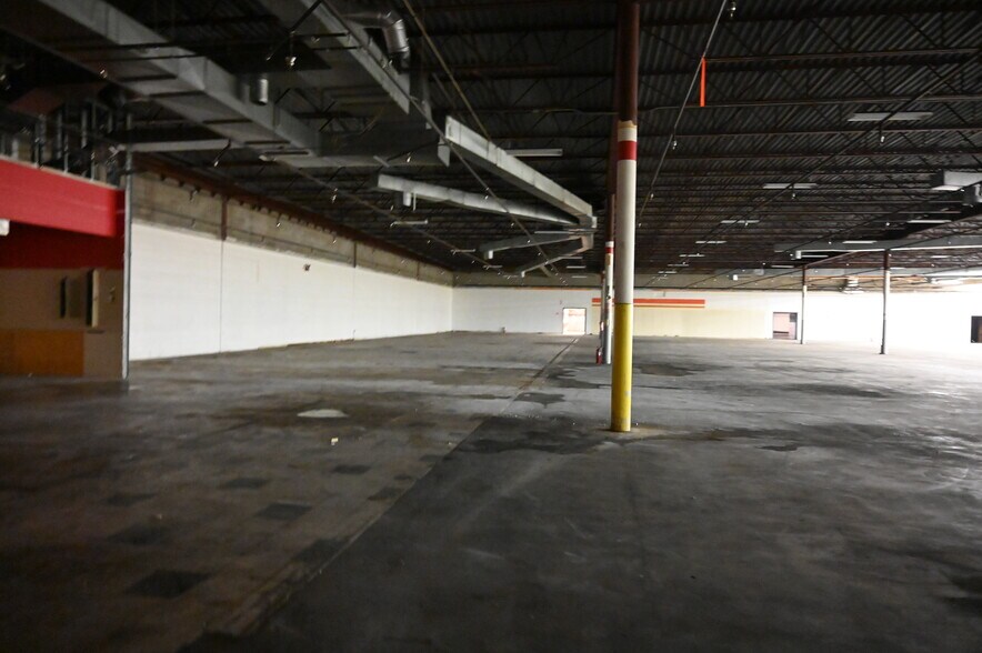 More Photos Of 2300 Claremont Ave, Ashland Storefront For Sale