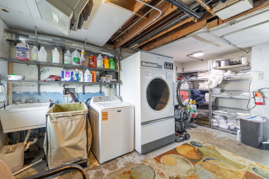 More Photos Of 440 E A St, Casper Hotel For Sale