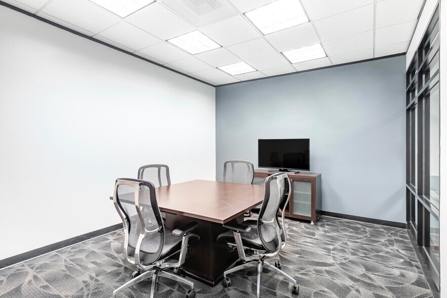 More Photos Of 950 Echo Ln, Houston Coworking Space