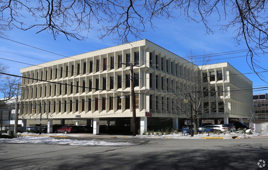 Primary Photo Of 185 Great Neck Rd, Great Neck Office For Lease