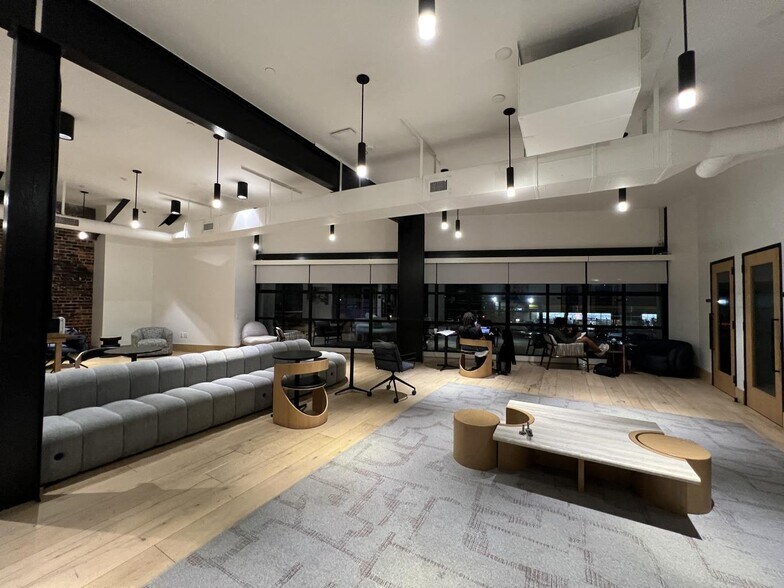 More Photos Of 5211 W Adams Blvd, Los Angeles Storefront Retail Office For Lease