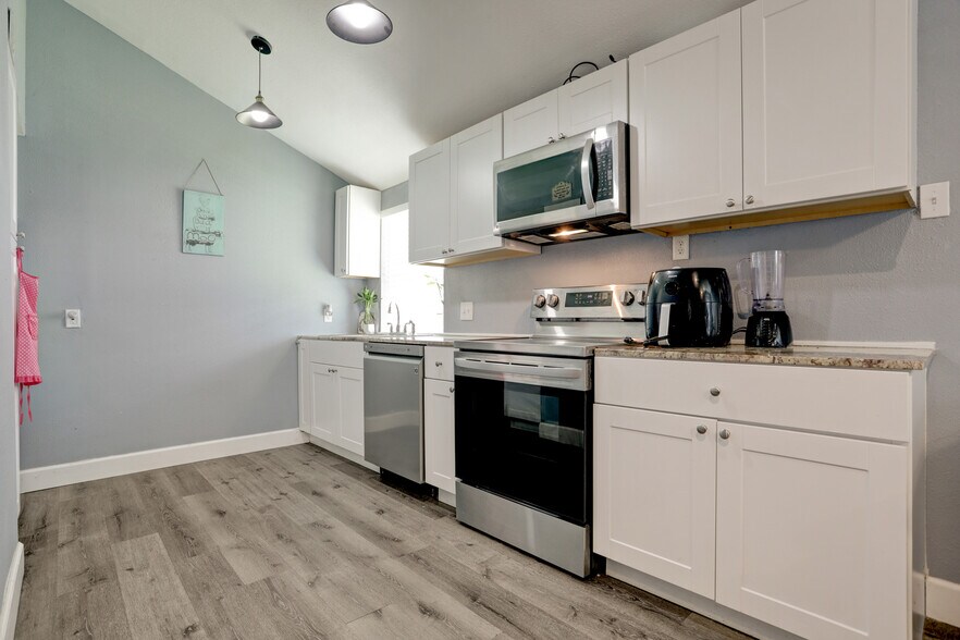 More Photos Of 2322 Central St, Dickinson Apartments For Sale