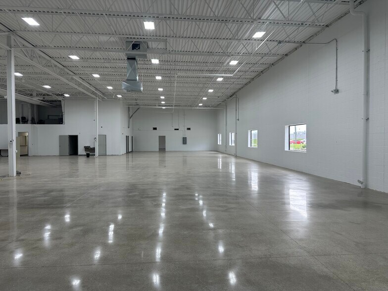 Primary Photo Of 39337-39349 Mound Rd, Sterling Heights Light Manufacturing For Sale