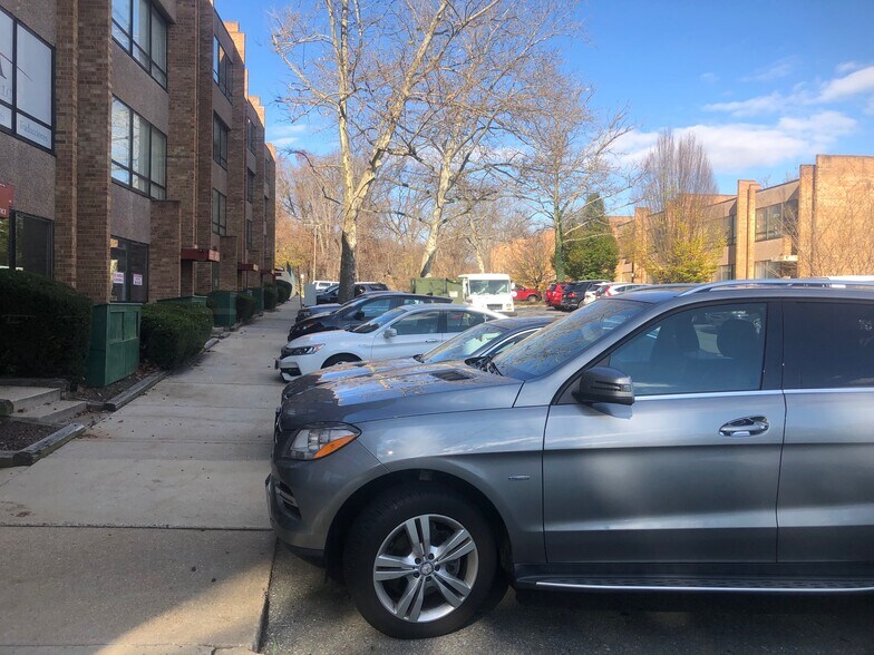 More Photos Of 4 Professional Dr, Gaithersburg Office For Sale