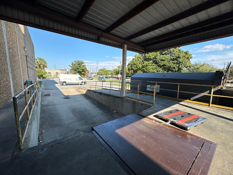 More Photos Of 311 W Central, Valdosta Manufacturing For Sale