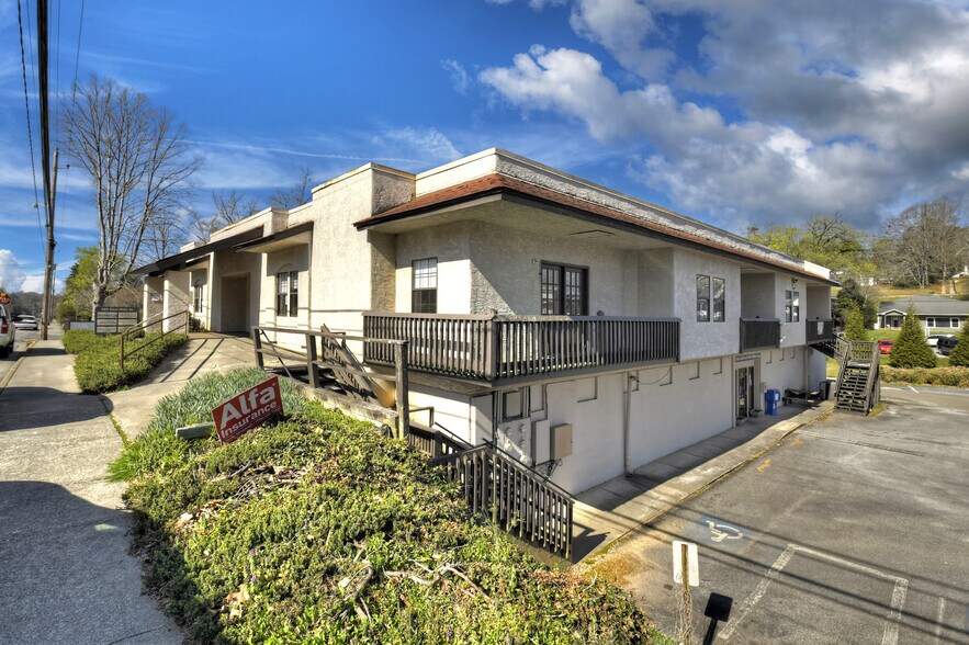 More Photos Of 990 E Main St, Blue Ridge Office For Sale