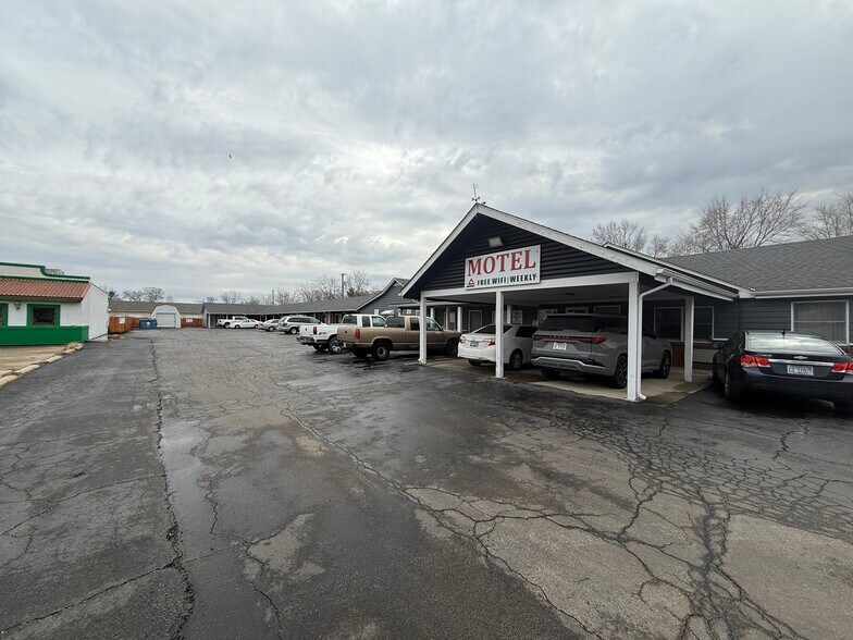 More Photos Of 1102 N Cunningham Ave, Urbana Hospitality For Sale