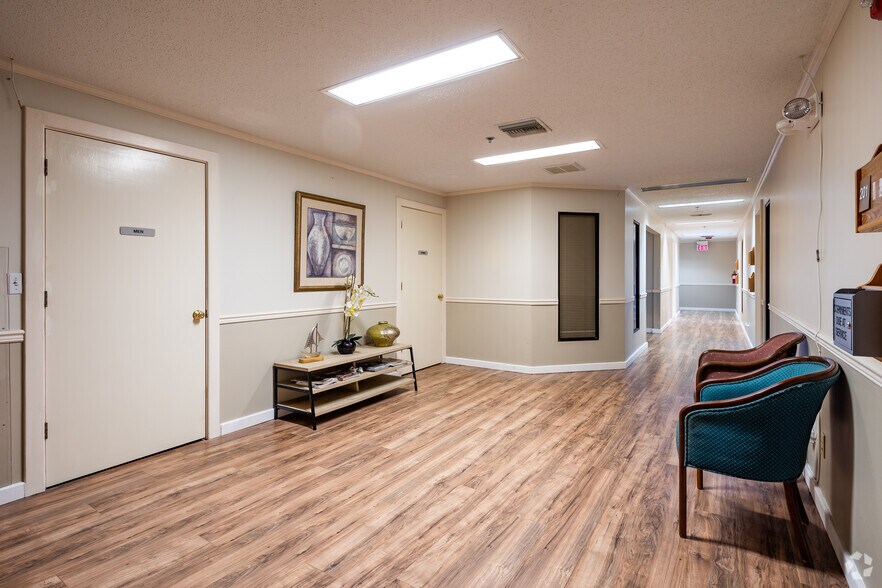 More Photos Of 13800 Park Blvd, Seminole Office For Lease