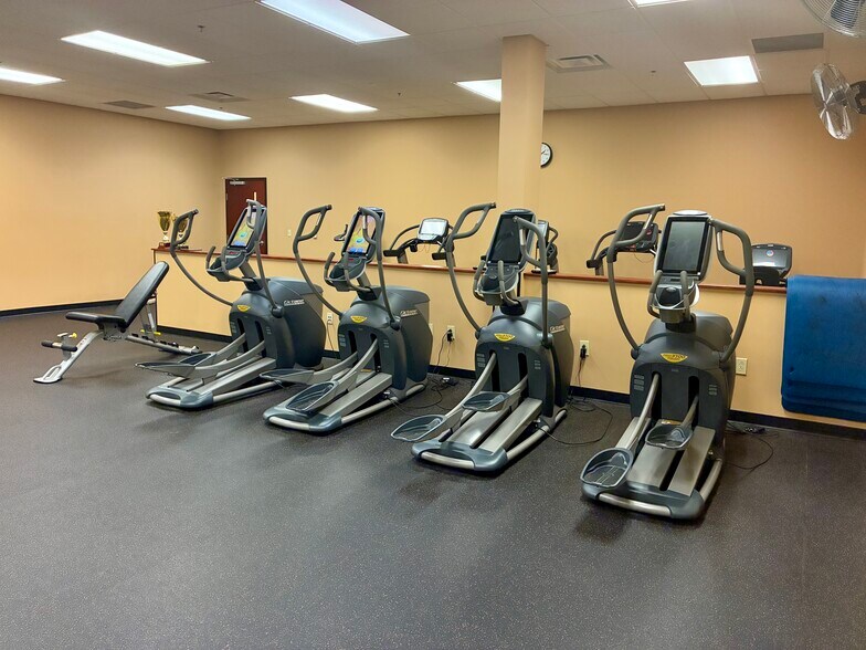 More Photos Of 3231 N Star Cir, Louisville Office For Lease