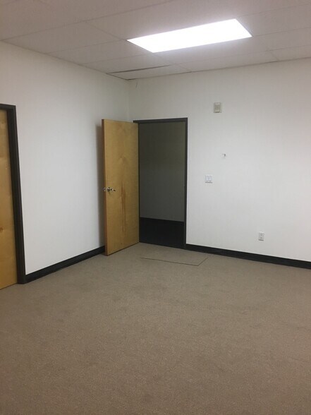More Photos Of 18301-18307 Sherman Way, Reseda Office For Lease
