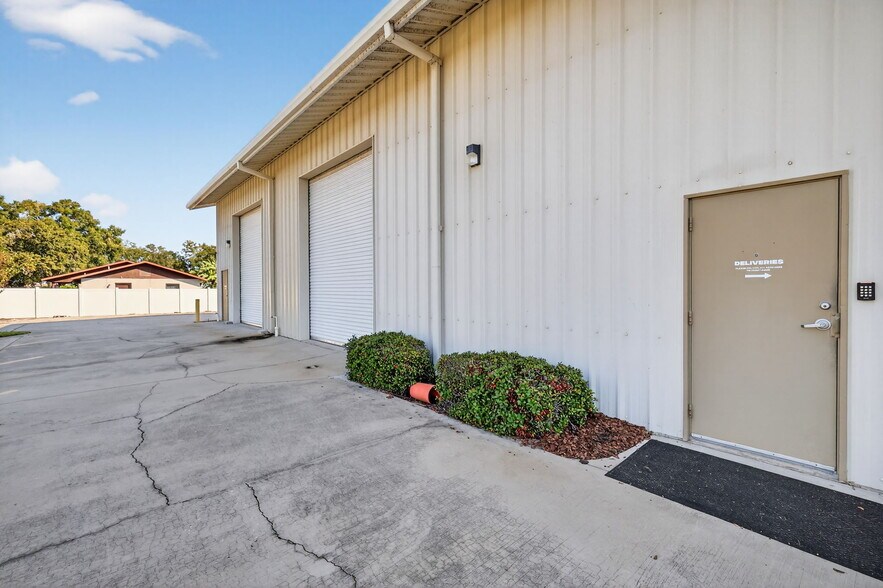 More Photos Of 15925 Old Us Highway 441, Tavares Warehouse For Lease