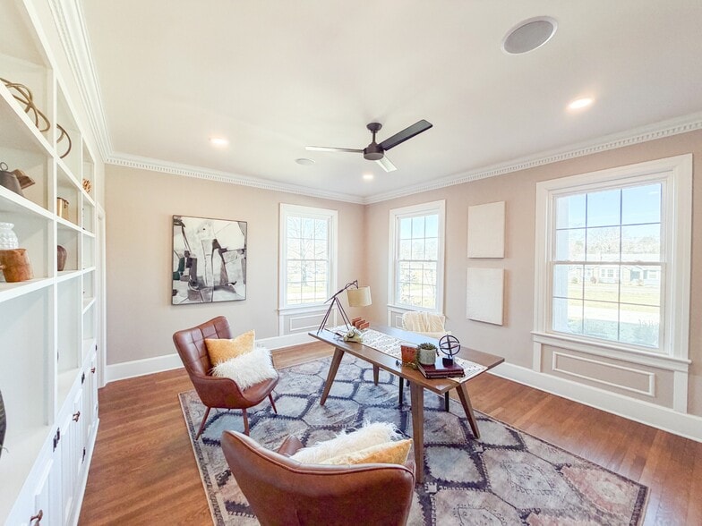 More Photos Of 621 E College St, Pulaski Hotel For Sale