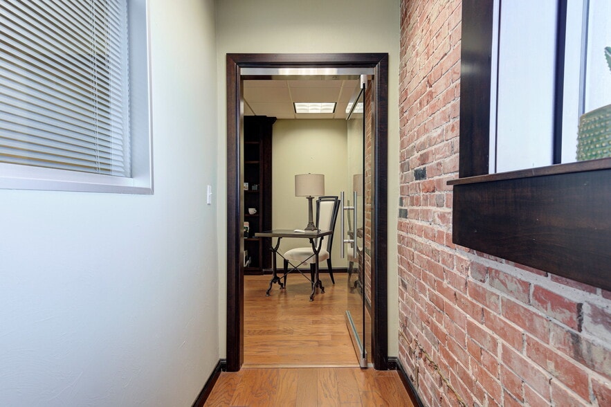 More Photos Of 1008 W Main St, Oklahoma City Office For Lease