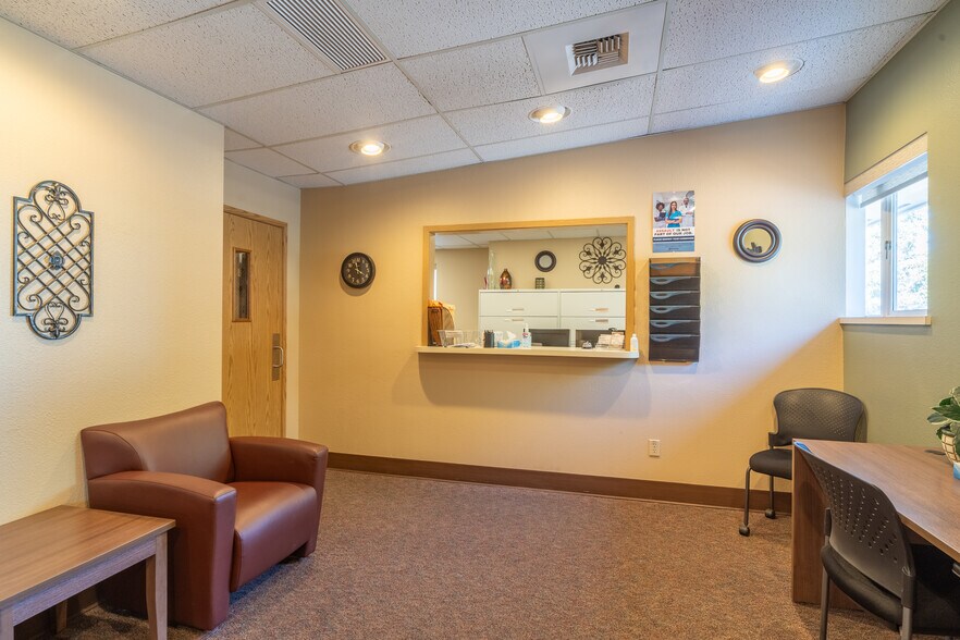 More Photos Of 660 S Coolidge St, Moses Lake Office For Sale