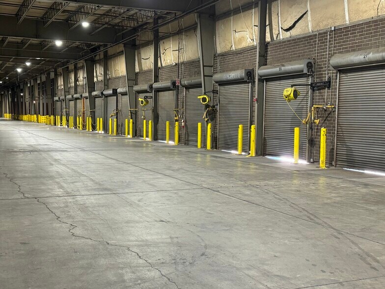 More Photos Of 7110 E Washington St, Mebane Distribution For Lease