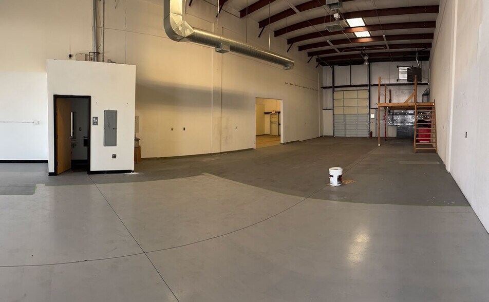 More Photos Of 2420 Midtown Pl NE, Albuquerque Warehouse For Sale