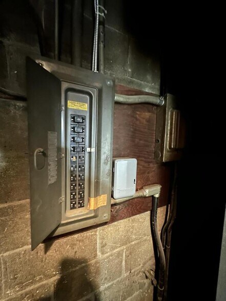 More Photos Of 101 Spring Arbor Rd, Concord Auto Repair For Sale