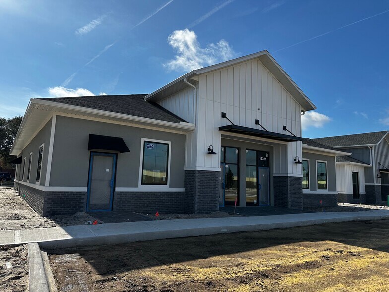 More Photos Of 12321 Stoneybrook Pky W, Winter Garden Storefront Retail Office For Lease