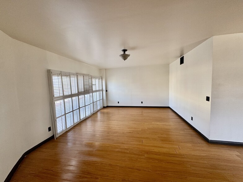 More Photos Of 10626 Magnolia Blvd, North Hollywood Loft Creative Space For Sale