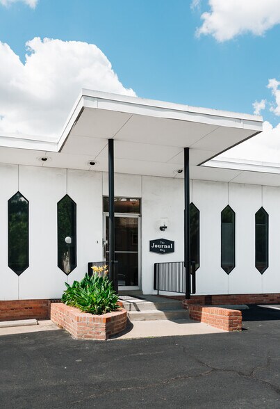 More Photos Of 6819 Elm St, McLean Office For Lease