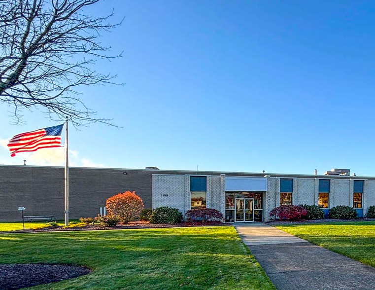 More Photos Of 15501 Industrial Pky, Cleveland Manufacturing For Sale