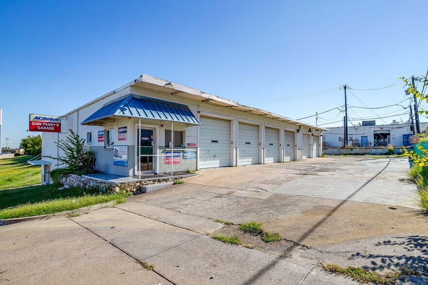 Primary Photo Of 5323-5325 Woodway Dr, Fort Worth General Retail For Sale