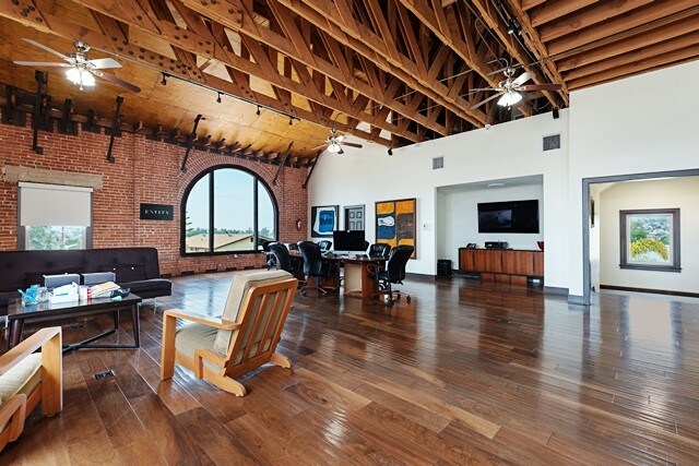 More Photos Of 124 N Townsend Ave, Los Angeles Loft Creative Space For Sale
