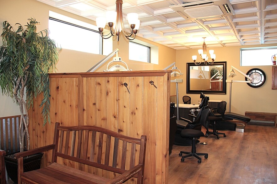More Photos Of 1030 W 8th St, Junction City Office For Sale
