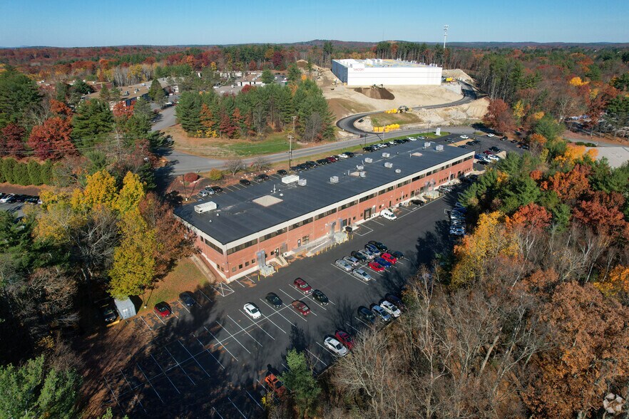 More Photos Of 5 Industrial Way, Salem Flex For Lease